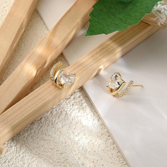 Elegant 14K Gold Plated Heart-Shaped Cubic Zirconia Stud Earrings for Sensitive - Picture 6 of 7